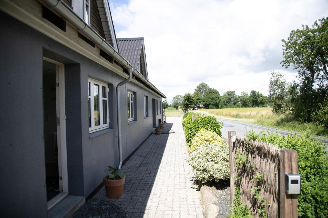 Vaerelse, Spiseomrade, Tv-stue Og Eget Bad Pa Landet Séjour chez l'habitant